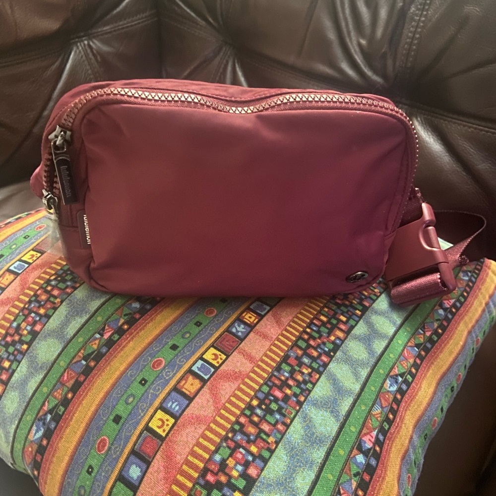 Lululemon Wine Berry 2L Everywhere Belt Bag
